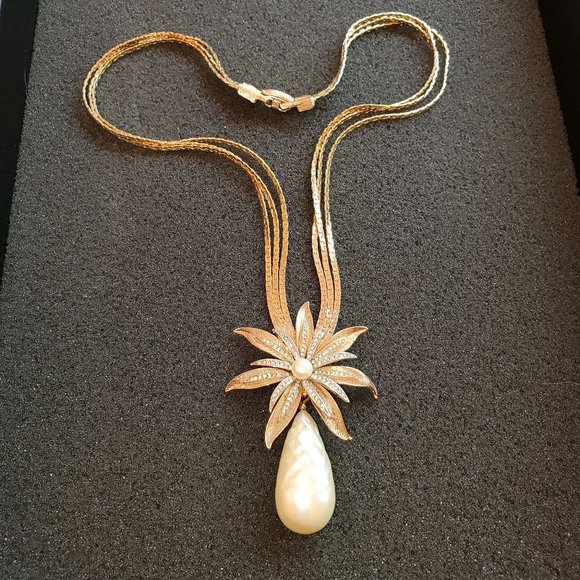 VINTAGE- UNKNOWN Jewelry - SPECTACULAR VINTAGE NECKLACE